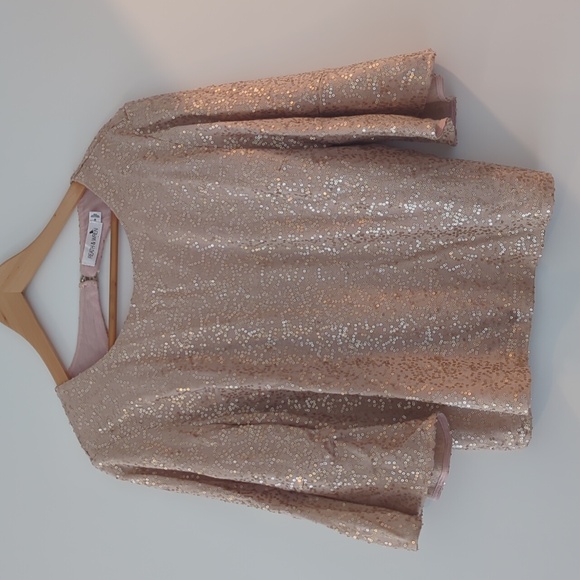 Sparkle top with gold accents - Picture 1 of 3